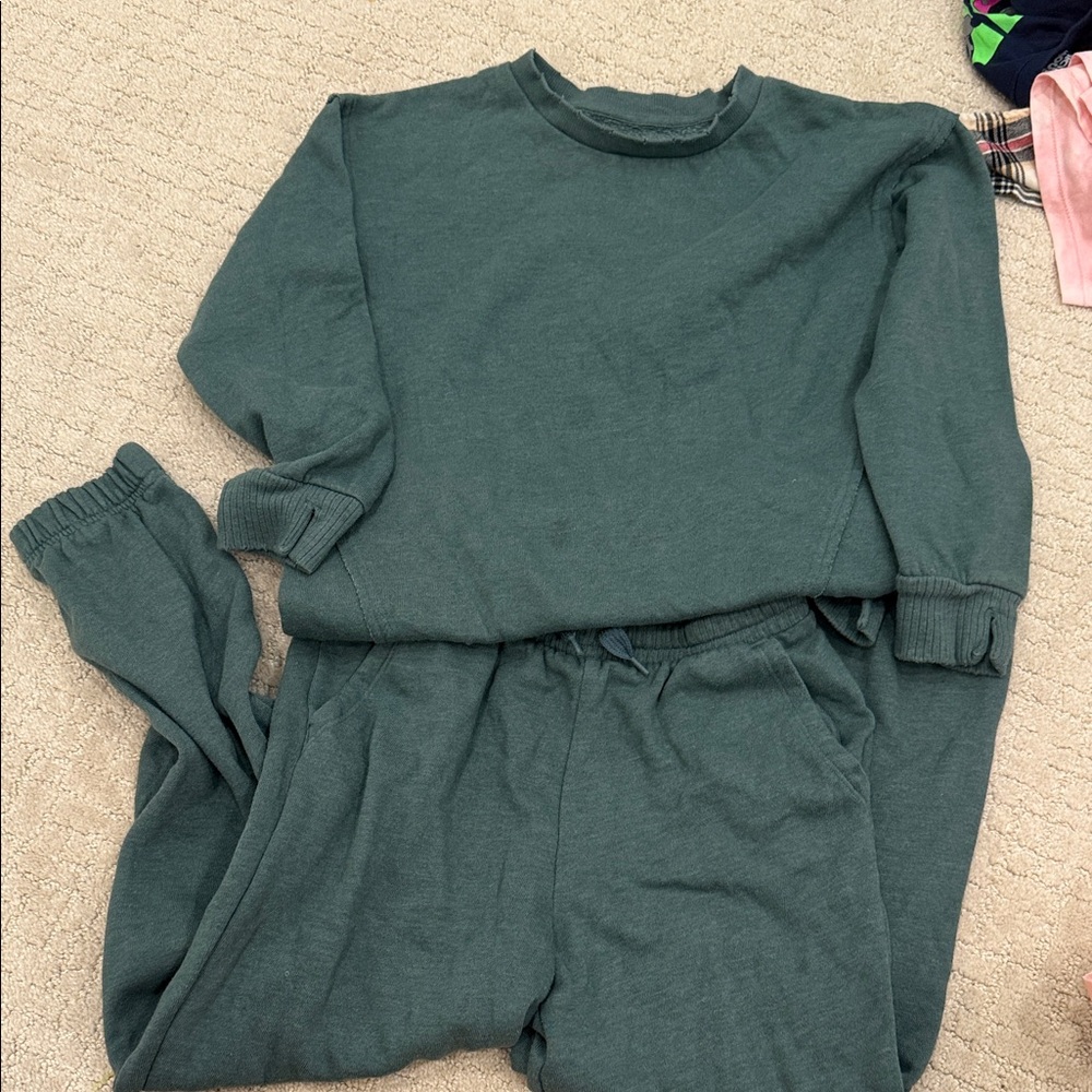 Cozy Green Sweatshirt and Joggers Set
